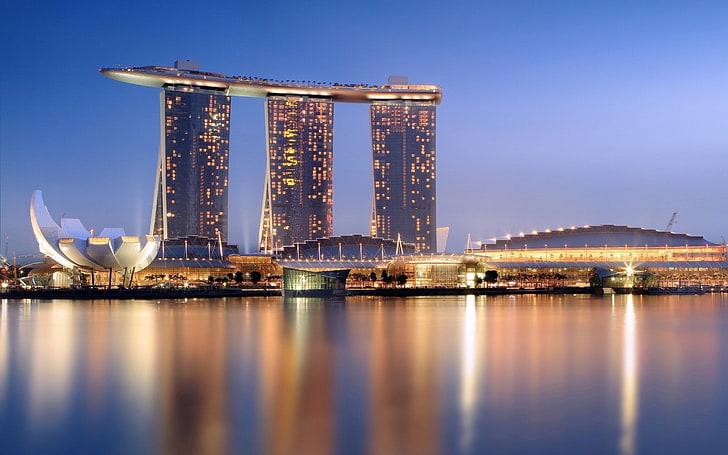 Singapore: Where Modern Meets Nature
                    